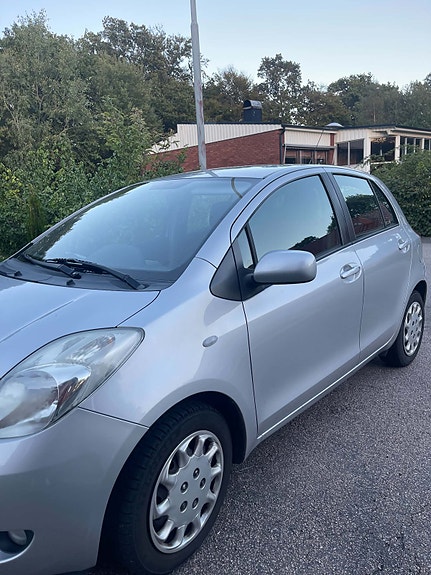 Toyota Yaris 9 of 17