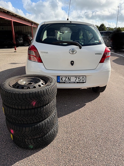 Toyota Yaris 4 of 8