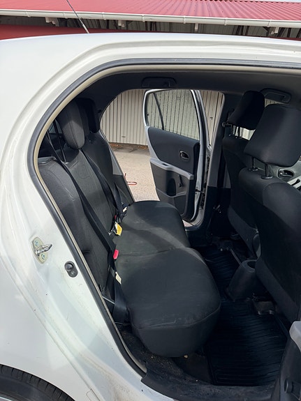 Toyota Yaris 7 of 8