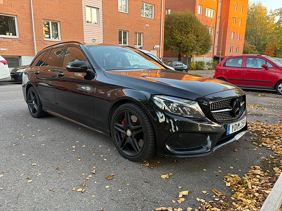 Mercedes-Benz C450 3 of 5