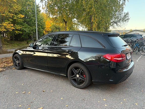 Mercedes-Benz C450 2 of 5
