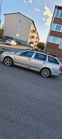 Skoda Octavia 2 of 4