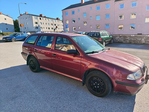 Skoda Octavia 3 of 9