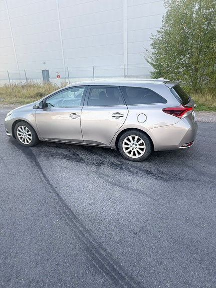 Toyota Auris 10 of 10