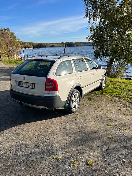 Skoda Octavia Scout 4 of 17