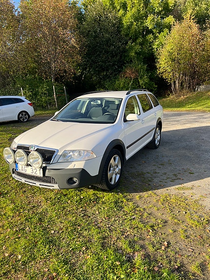 Skoda Octavia Scout 2 of 17