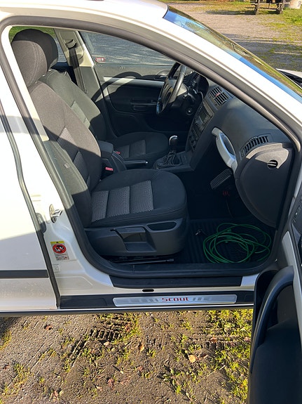 Skoda Octavia Scout 7 of 17