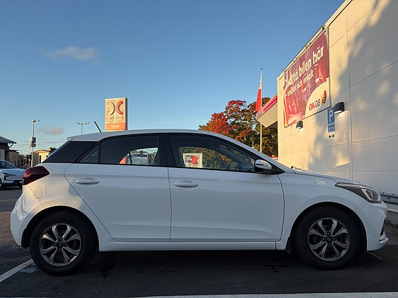 Hyundai i20 3 of 11