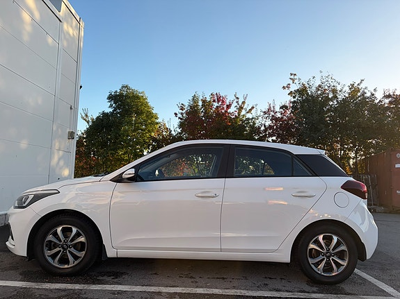 Hyundai i20 2 of 11
