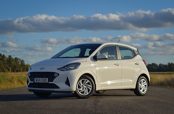 Hyundai i10 3 of 14