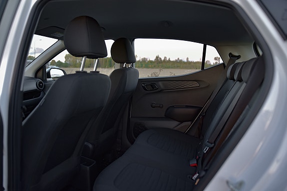 Hyundai i10 6 of 14
