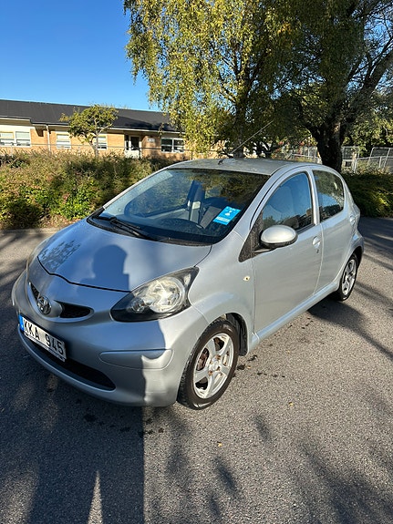 Toyota Aygo 2 of 6