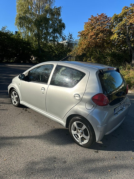 Toyota Aygo 3 of 6