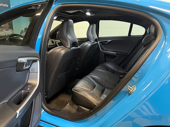 Volvo S60 15 of 30