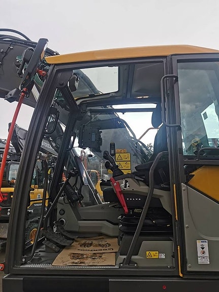 Volvo EC 230 FL 3 of 8