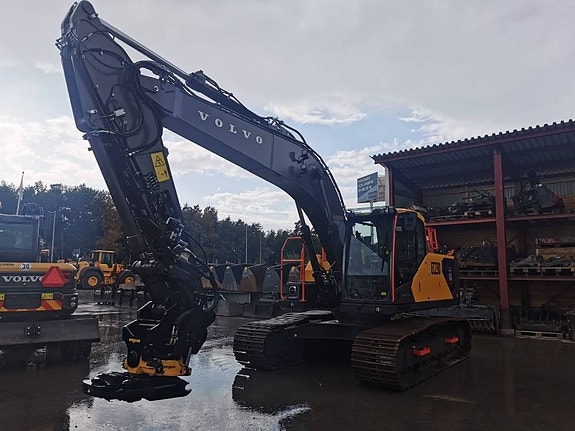 Volvo EC 230 FL 2 of 8