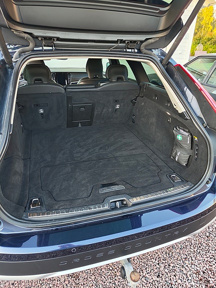 Volvo V90 Cross Country 8 of 8