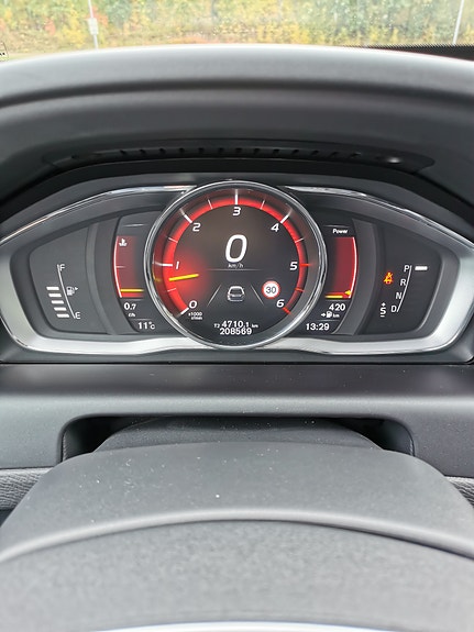 Volvo XC60 11 of 14
