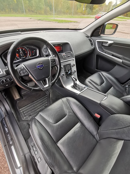 Volvo XC60 4 of 14