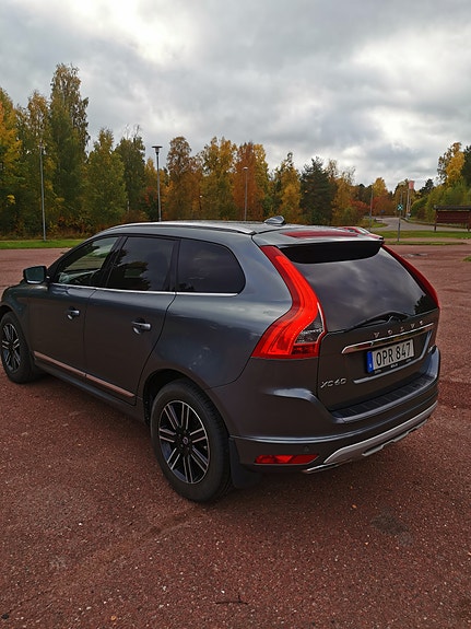 Volvo XC60 2 of 14
