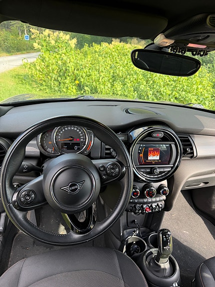 MINI Cooper 4 of 5