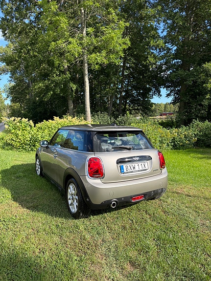 MINI Cooper 2 of 5