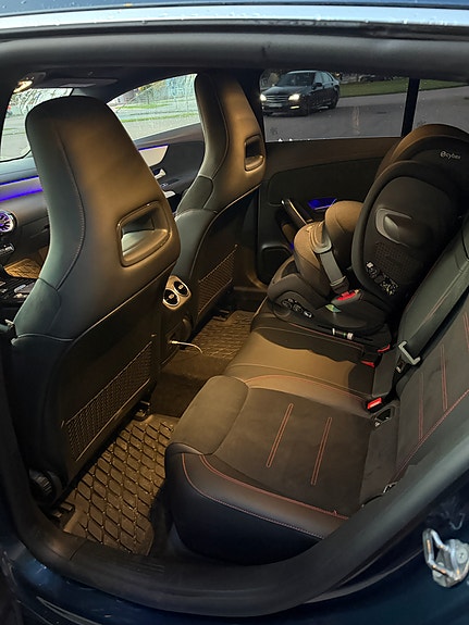 Mercedes-Benz CLA250 e 16 of 19