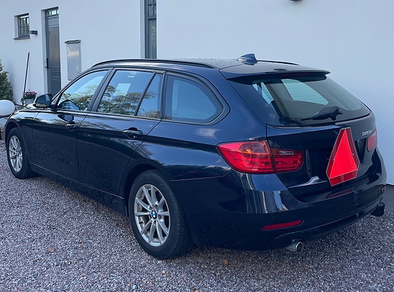 BMW 320d 3 of 7