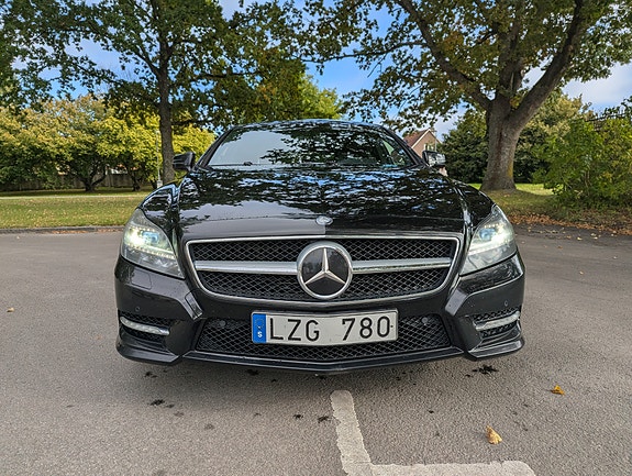 Mercedes-Benz CLS350 2 of 16
