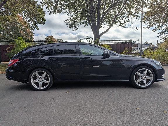 Mercedes-Benz CLS350 3 of 16