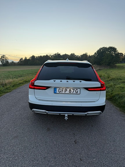 Volvo V90 Cross Country 4 of 8