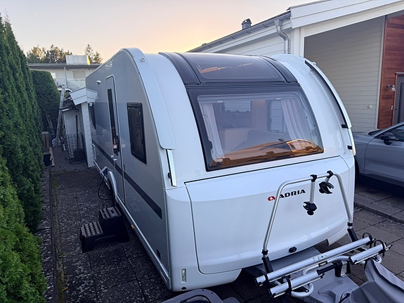 Adria Adora 522 UP – AC, mover, Alde, cykelställ, lufttält, nya däck & nytt batteri 4 of 18