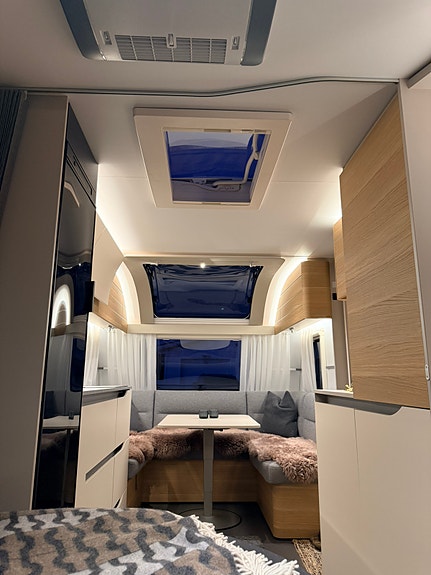 Adria Adora 522 UP – AC, mover, Alde, cykelställ, lufttält, nya däck & nytt batteri 13 of 18