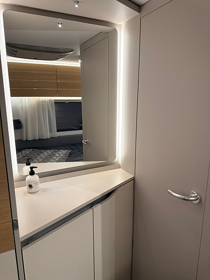 Adria Adora 522 UP – AC, mover, Alde, cykelställ, lufttält, nya däck & nytt batteri 11 of 18