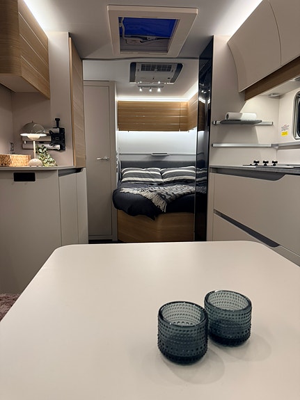 Adria Adora 522 UP – AC, mover, Alde, cykelställ, lufttält, nya däck & nytt batteri 14 of 18