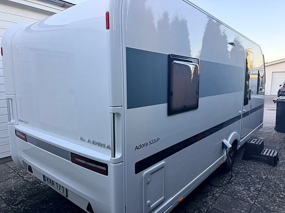 Adria Adora 522 UP – AC, mover, Alde, cykelställ, lufttält, nya däck & nytt batteri 3 of 18