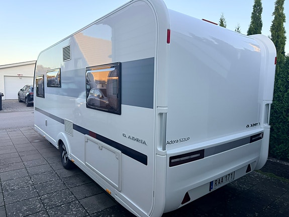 Adria Adora 522 UP – AC, mover, Alde, cykelställ, lufttält, nya däck & nytt batteri 2 of 18