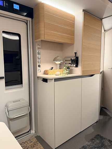 Adria Adora 522 UP – AC, mover, Alde, cykelställ, lufttält, nya däck & nytt batteri 8 of 18