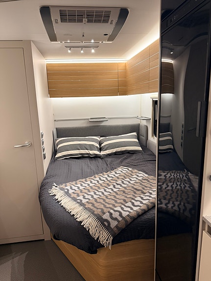 Adria Adora 522 UP – AC, mover, Alde, cykelställ, lufttält, nya däck & nytt batteri 10 of 18