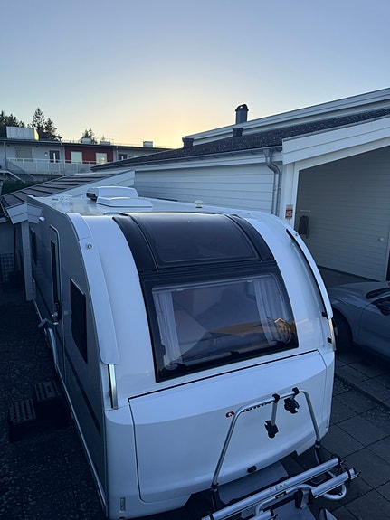 Adria Adora 522 UP – AC, mover, Alde, cykelställ, lufttält, nya däck & nytt batteri 6 of 18