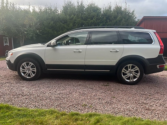Volvo XC70 3 of 9