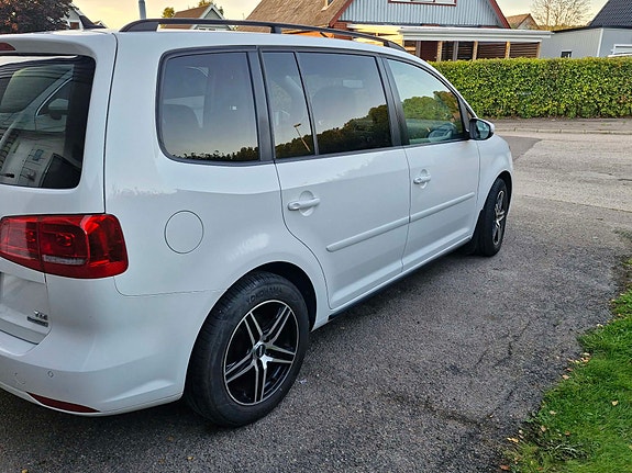Volkswagen Touran 3 of 9