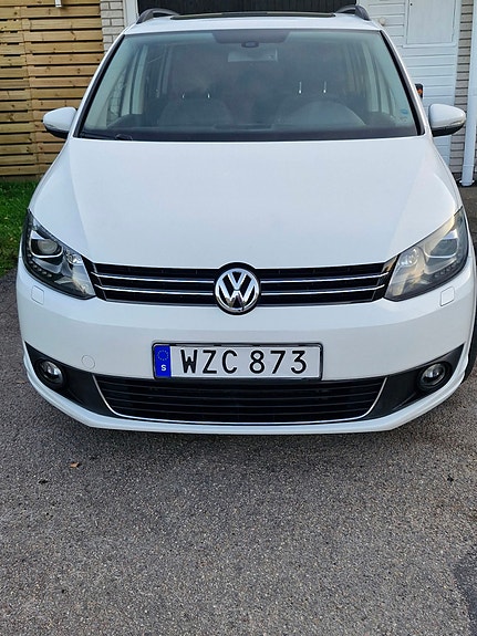 Volkswagen Touran 2 of 9