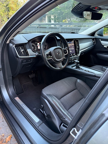 Volvo V90 Cross Country 8 of 16