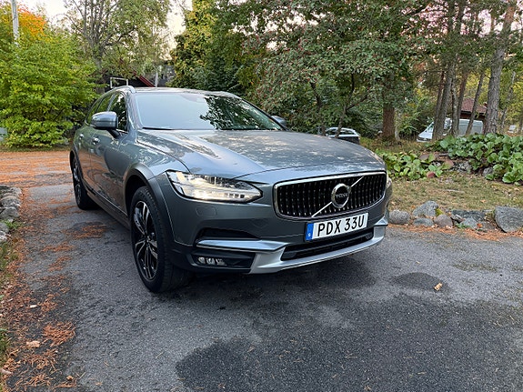 Volvo V90 Cross Country 4 of 16