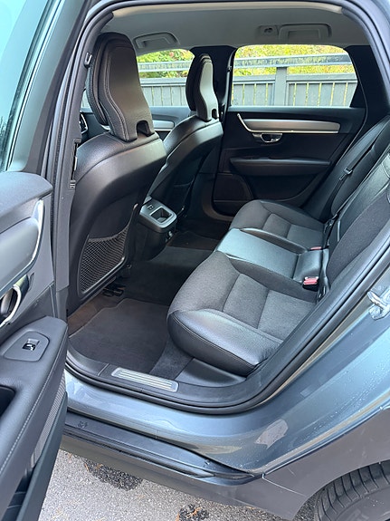 Volvo V90 Cross Country 10 of 16