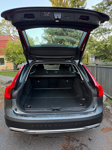 Volvo V90 Cross Country 11 of 16