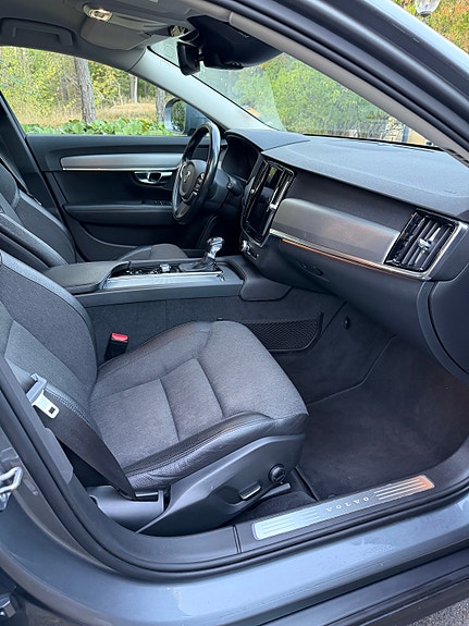 Volvo V90 Cross Country 9 of 16