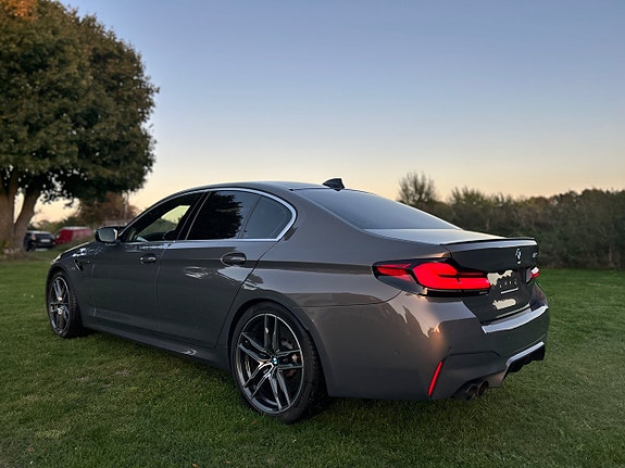 BMW M5 3 of 11