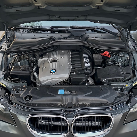 BMW 523i 10 of 13